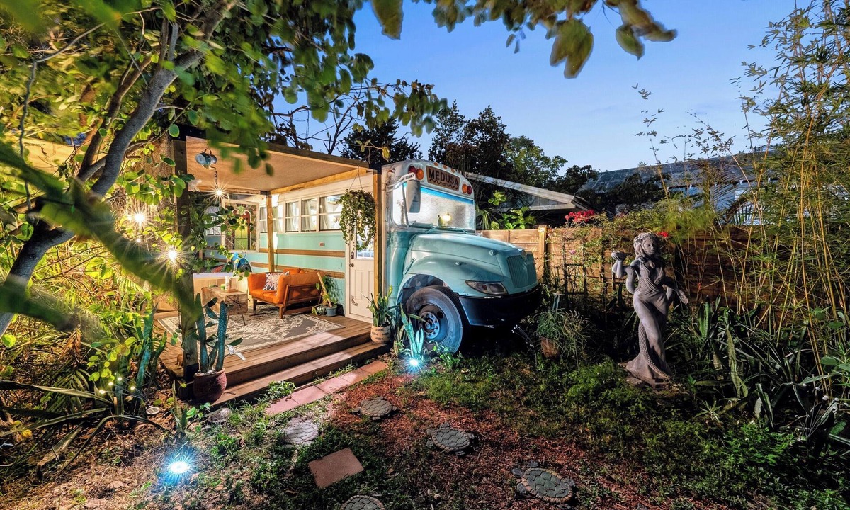 Tampa House | Cozy AF Medusa the Bus-Lux