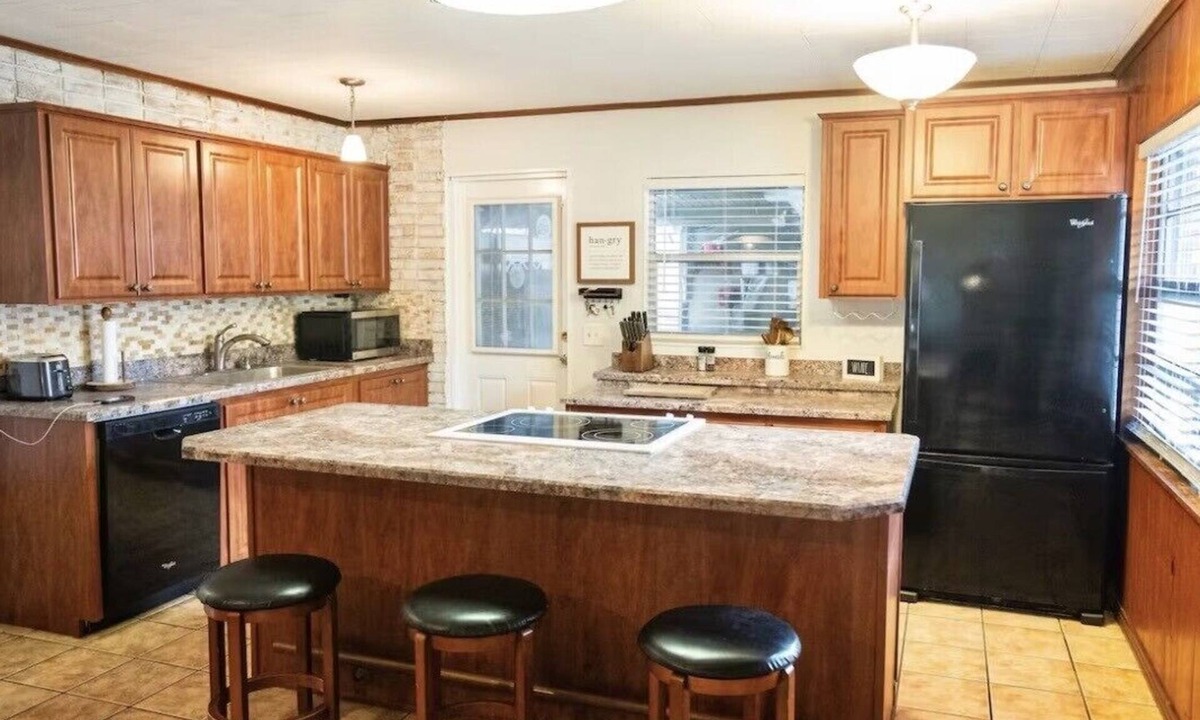 Minneola House | Cozy citrus retreat in Clermont FL. 3 bedroom, 2 bathroom