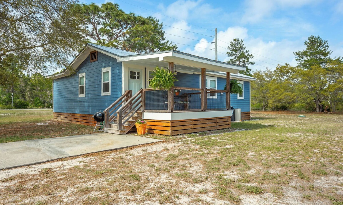 Eastpoint House | Cozy Coastal Cottage minutes from beaches of St George Island