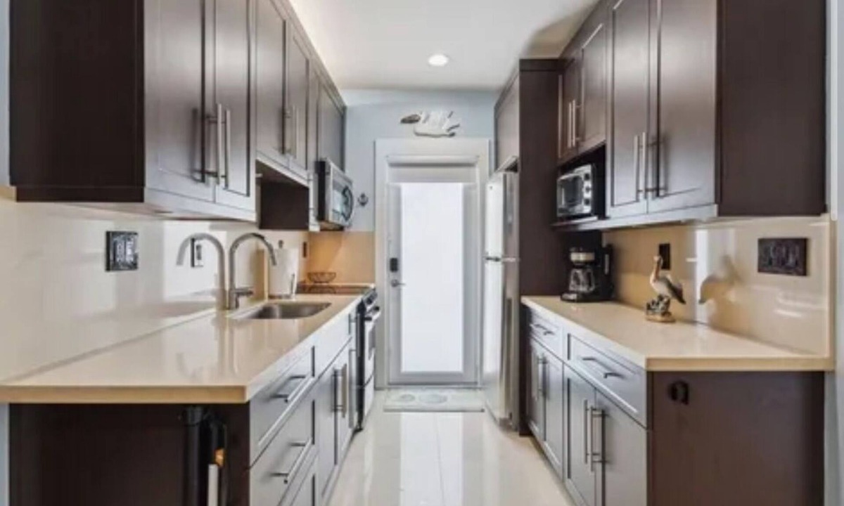 Hollywood South Central Beach Condo | Cozy condo with AC and WiFi in charming Hollywood Beach.