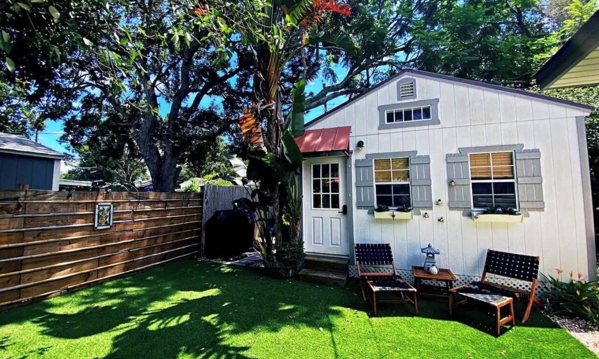 St. Petersburg - Clearwater Cottage | Cozy Cottage in the heart of St. Pete with hot tub- Pets welcome!