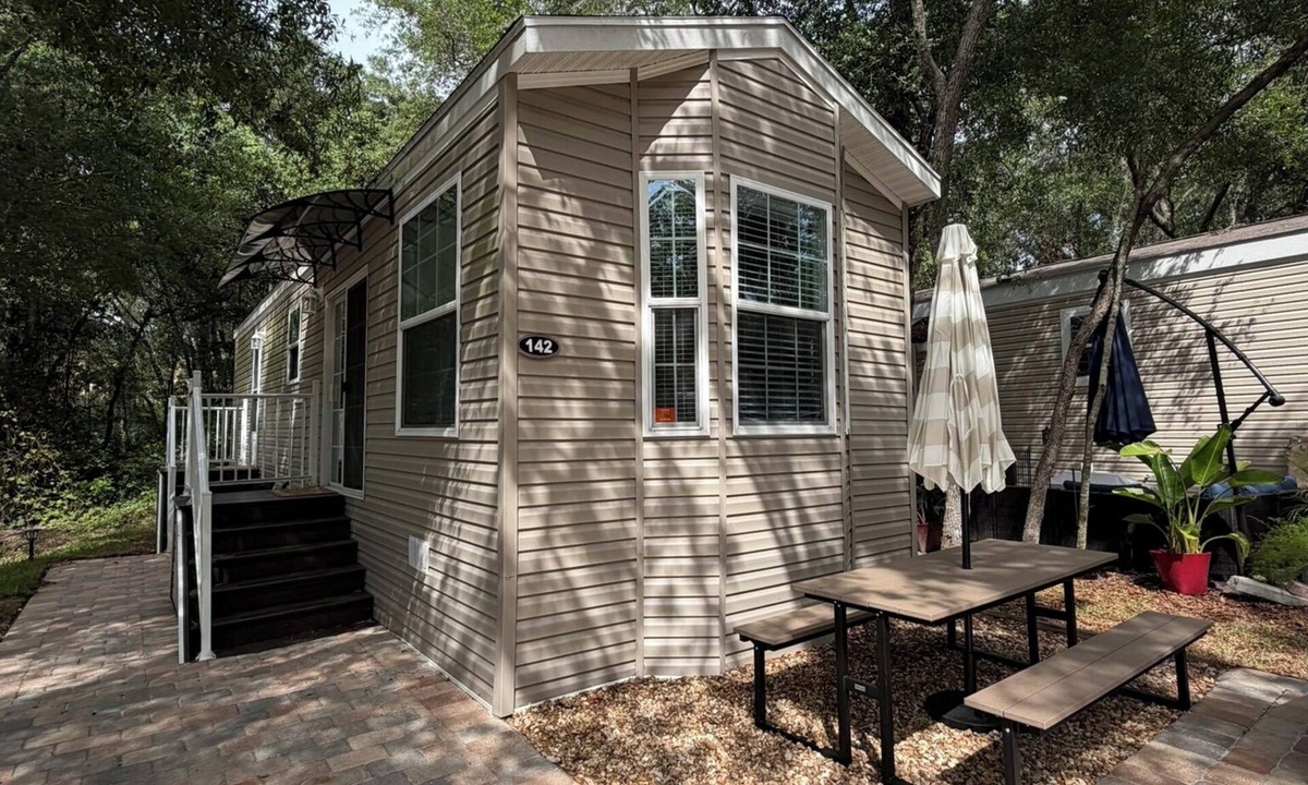 Crystal River Cottage | Cozy Cottage located in Sun Retreats Crystal River fully furnished sleeps 6