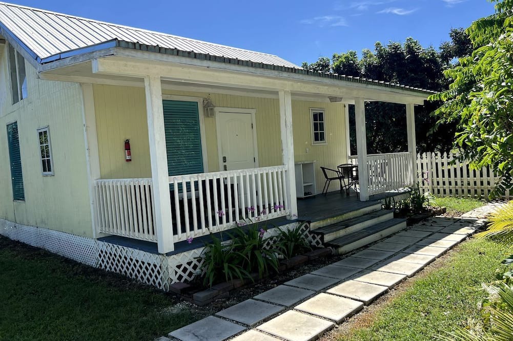 Homestead Cottage | Cozy Cottage on a Tropical Fruit Farm for a Peaceful Escape near Homestead, Florida