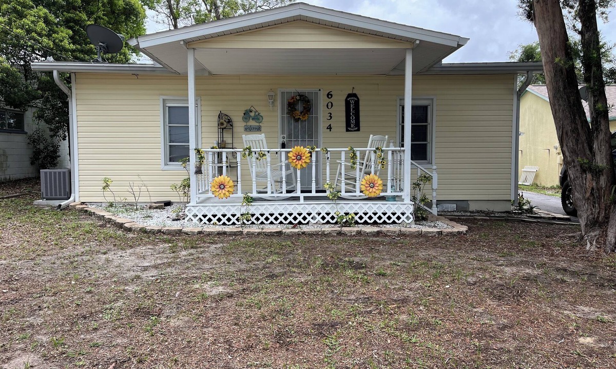 New Port Richey House | ❤️❤️Cozy Cottage On Central PET FRIENDLY WITH FEE. 2 BLOCKS OFF MAIN STREET🐕🐈❤️❤️