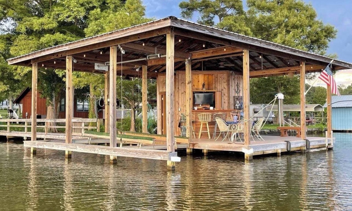 Cordele House | Cozy Cottage with amazing views on the lake.
