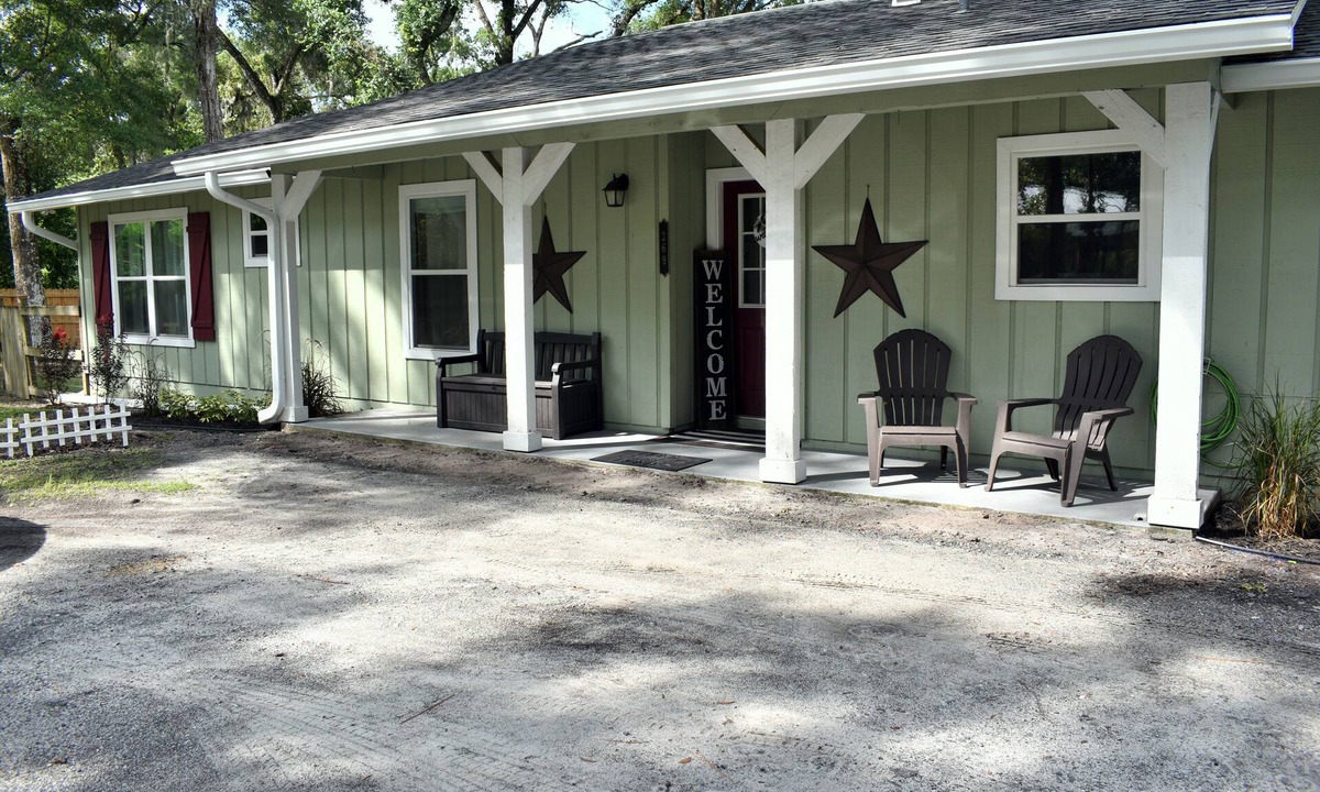 Glenwood House | Cozy country home in North Deland. Close to historic downtown!