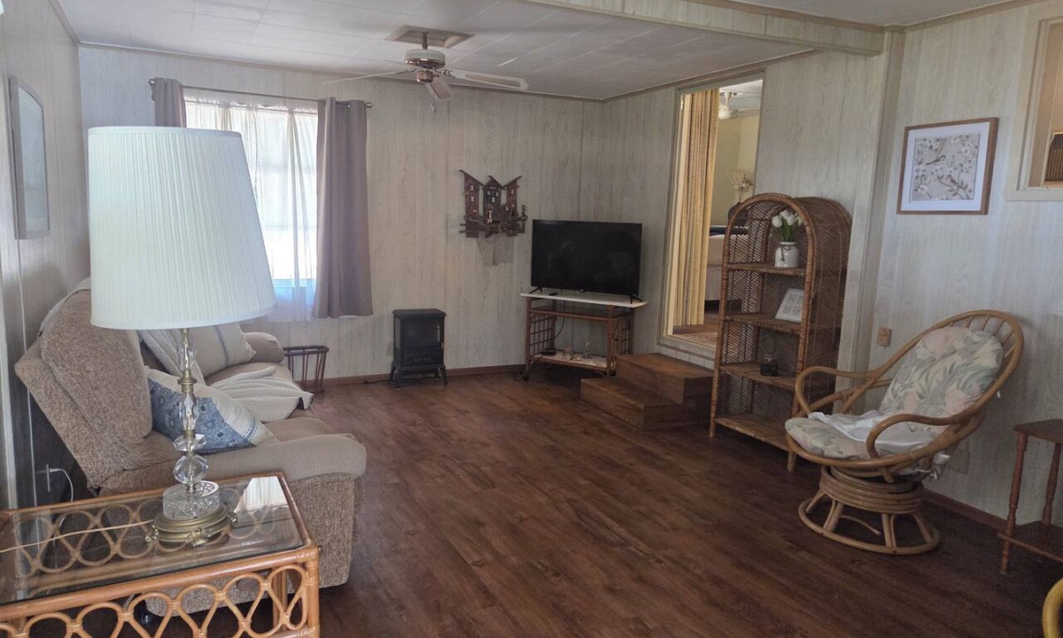Inverness House | Cozy Duplex Retreat 2 Private 1BR/1BA Suites