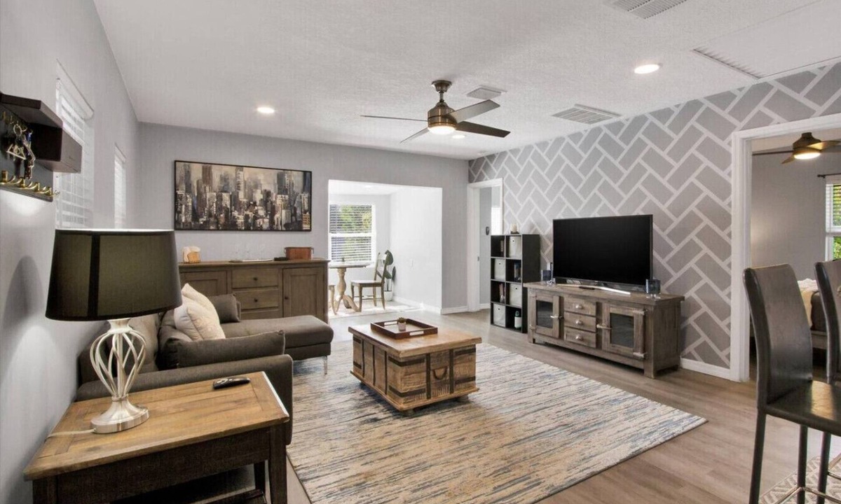Old Seminole Heights House | Cozy Escape in Seminole Heights