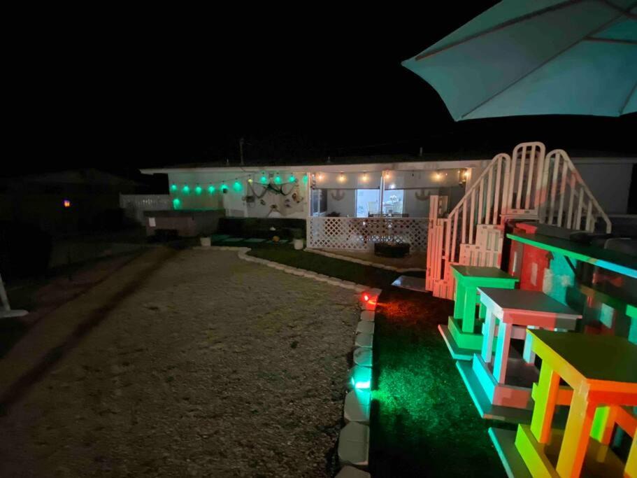 Marathon House | COZY FAMILY HOME-5 minute drive to sombrero beach