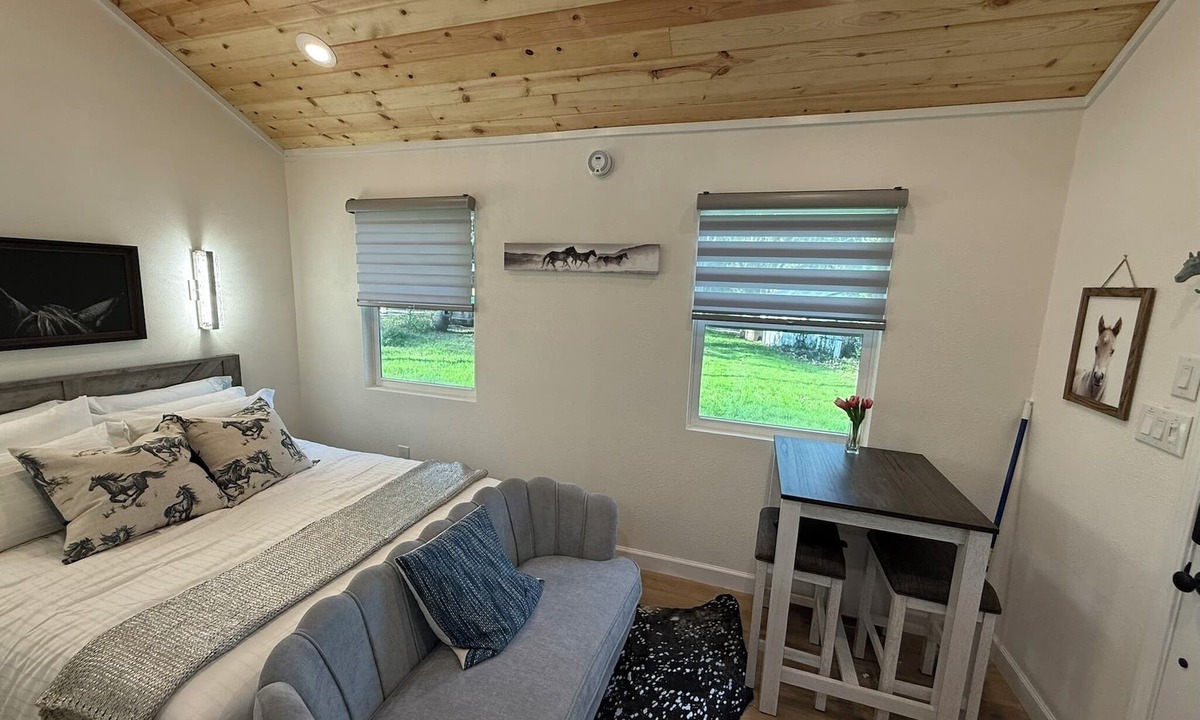 Eustis House | Cozy lakefront equestrian cabin near enchanting Mt Dora