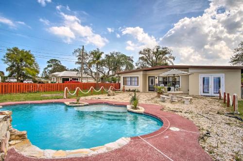 Tropic House | Cozy Melbourne Home w/Deck & Pool: 5 Mi to Beach!