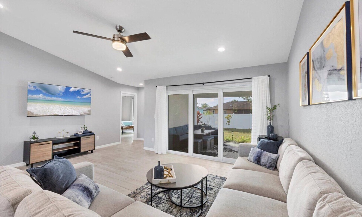 Englewood East House | Cozy Modern Home - Walkable - 10 Min to Beach