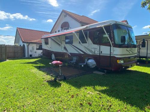 Ludlam Other | Cozy Motorhome with Free Parking & Private Entrance