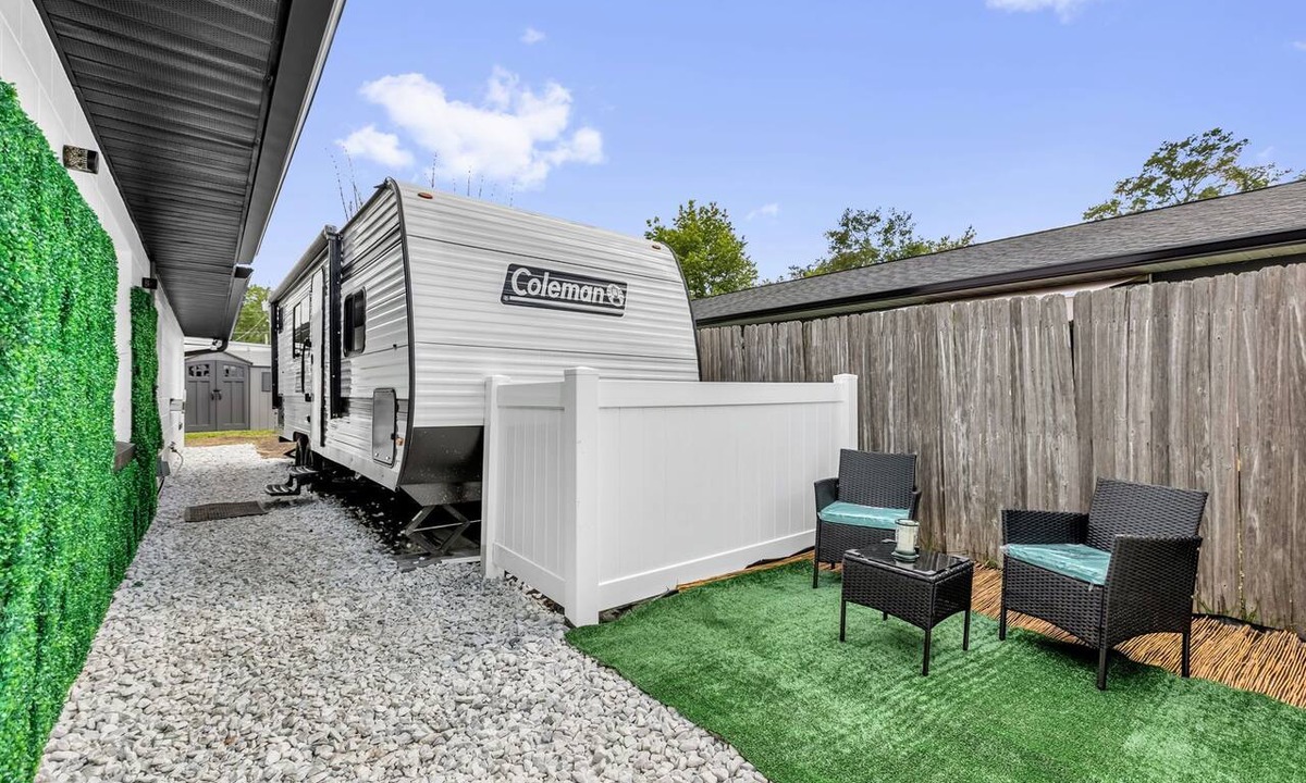 Orlando House | Cozy Orlando Retreat -Sleeps 8 - Pet Friendly - Close to Attractions