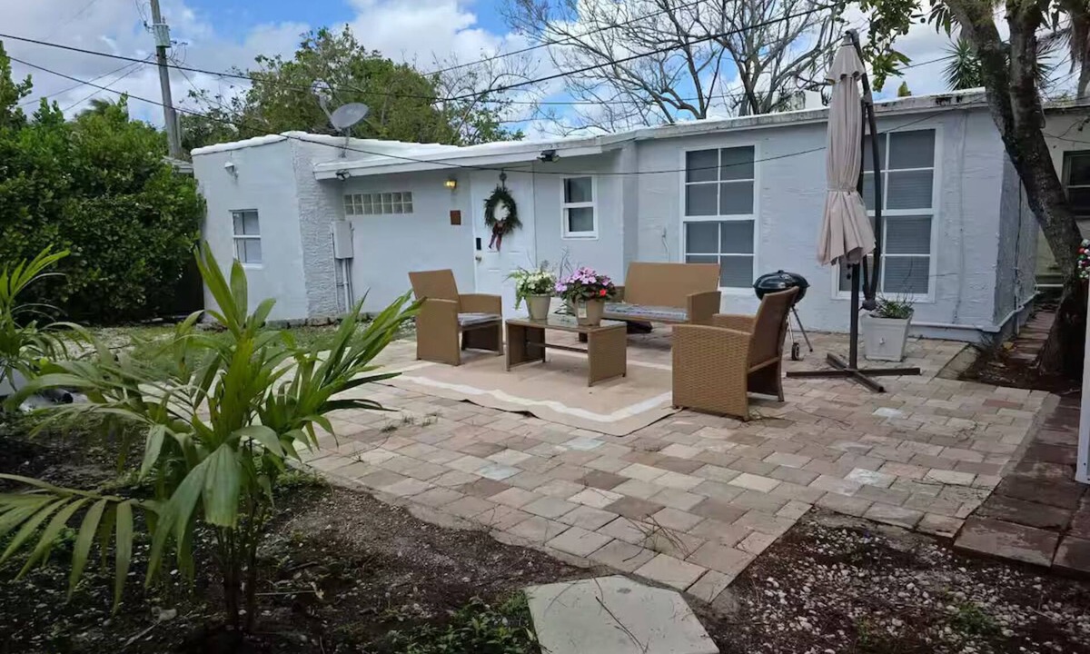 Parker Ridge House | Cozy Private Cottage Close To Downtown and Beaches