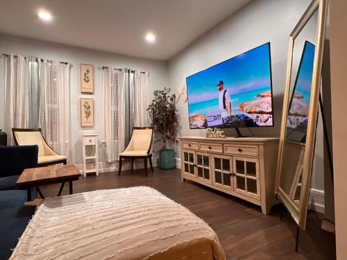 North Bergen House | Cozy Private Room In a Shared Home Minutes from NYC, METLIFE and AMERICAN DREAM MALL