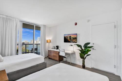 Hallandale Beach Hotel | Cozy Studio Resort Amenities Beach Pool Gym 1504