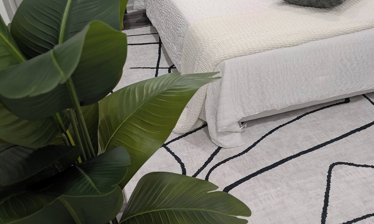 Weequahic Apartment | Cozy two bedroom penthouse apartment minutes away from EWR Airport
