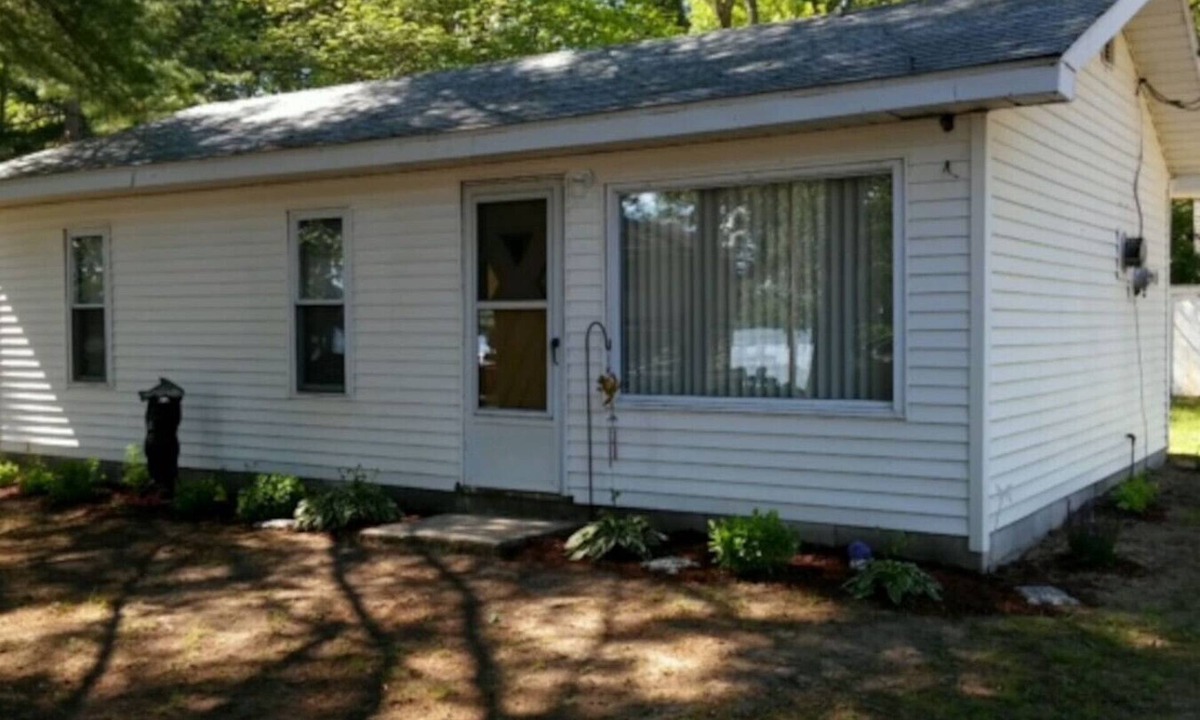 Lewiston Cabin | Cozy Up North Cabin/East Twin Lake, Lewiston MI