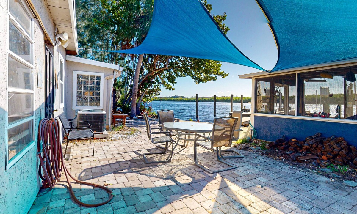 Southside Rural Community House | Cozy waterfront home with nautical charm, dock access & firepit - dog-friendly