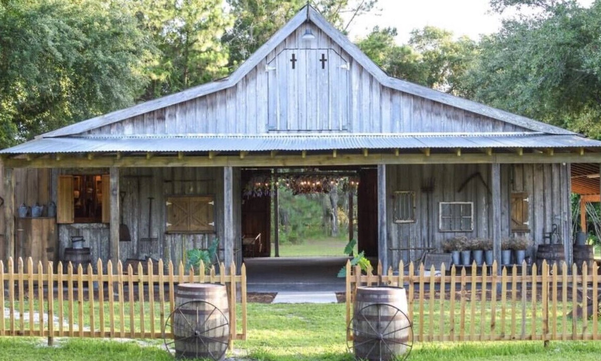 Hawthorne Other | Cross Creek Farmhouse - Unique Farm Stay on Orange Lake!