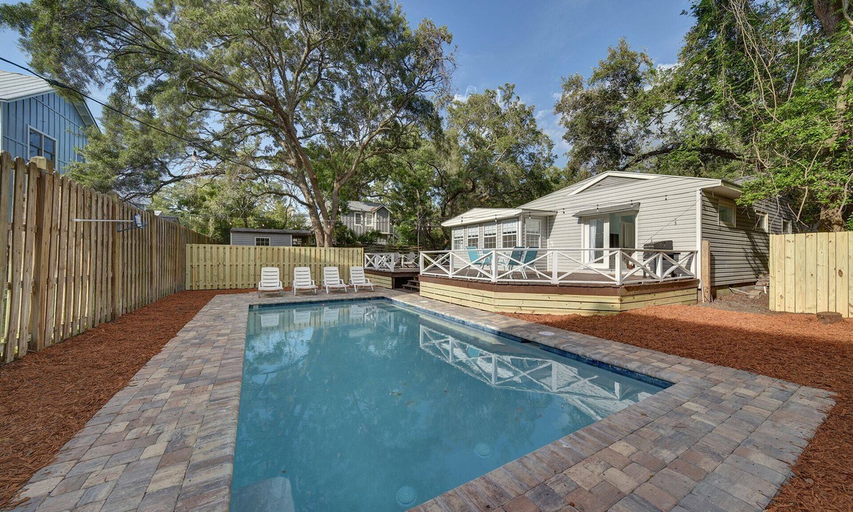 Saint Simons Island House | Cute Beach House w/Heated Pool Sleeps 10 walk to beach