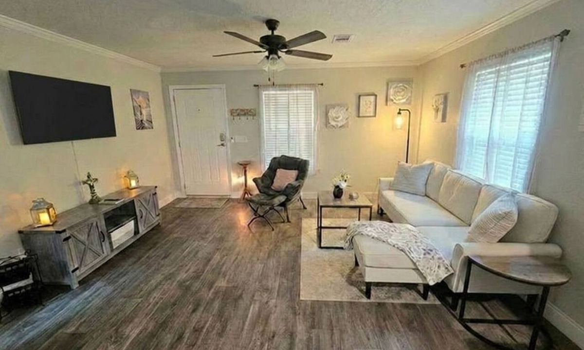 Crestview House | Cute 'n' Cozy, Pet Friendly Cottage!