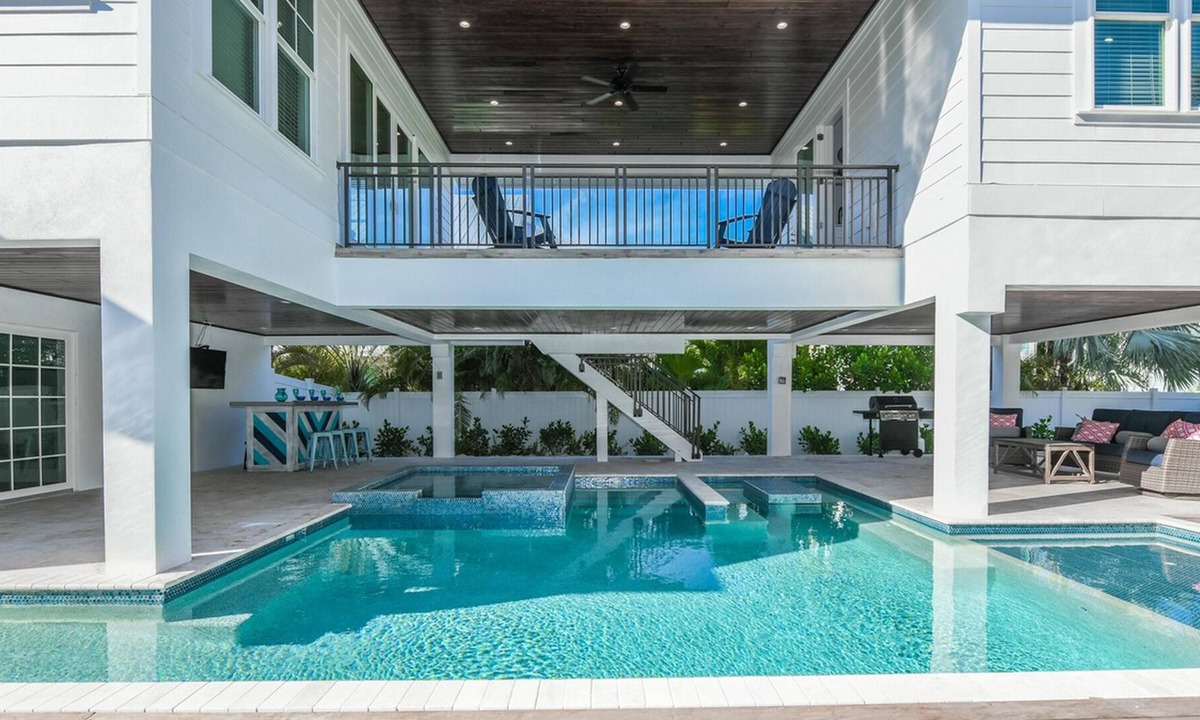 Anna Maria Villa | Daiquiri Deck by AMI Locals