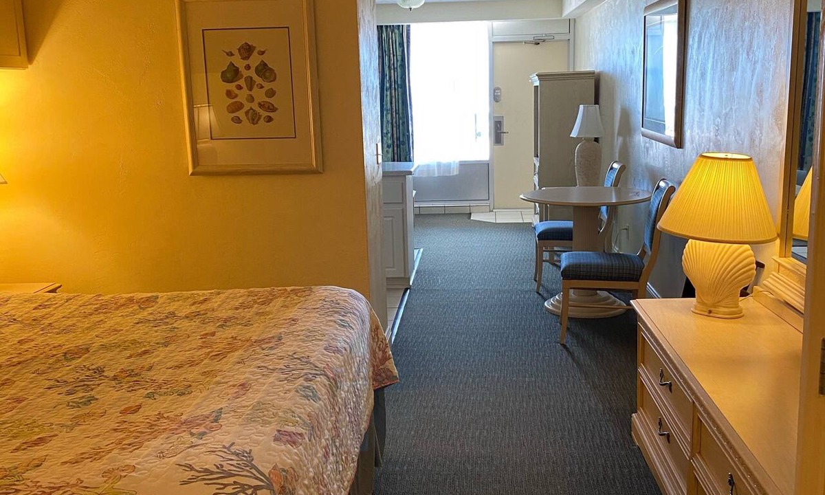 Ortona Park Condo | Daytona Beach 1st Floor Oceanfront One Bedroom Pool/Jacuzzi/Fitness