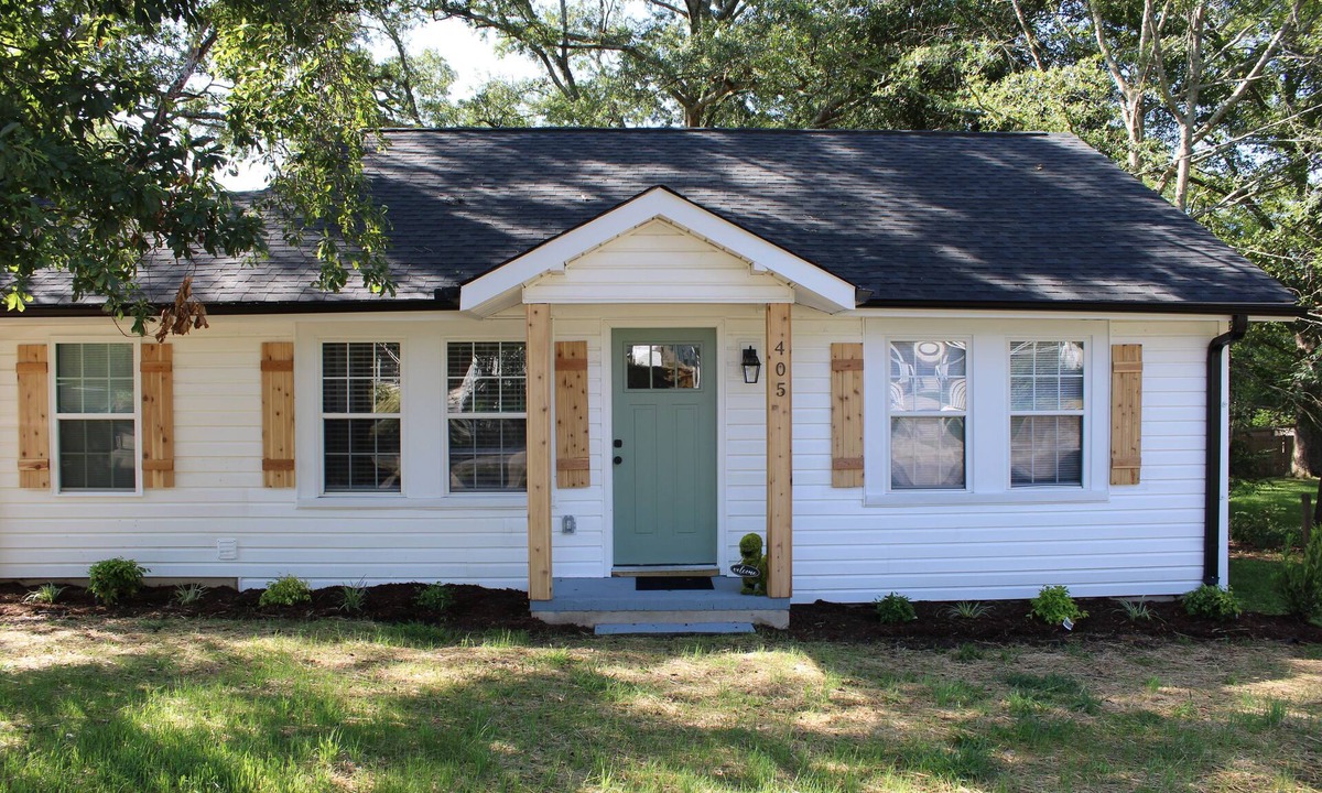 Easley House | Delightful 2-bedroom house with AC in charming Easley