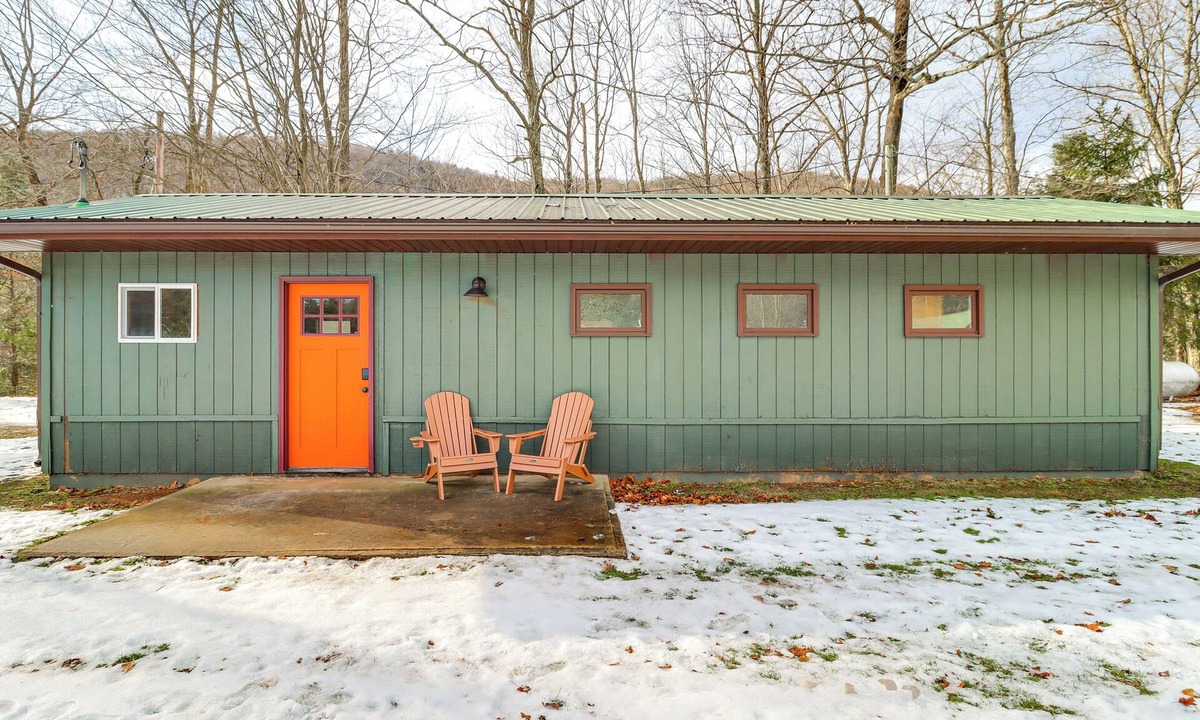 Hillsgrove Cabin | Deluxe Cabin D at Elk Creek Escape! Pets Welcome