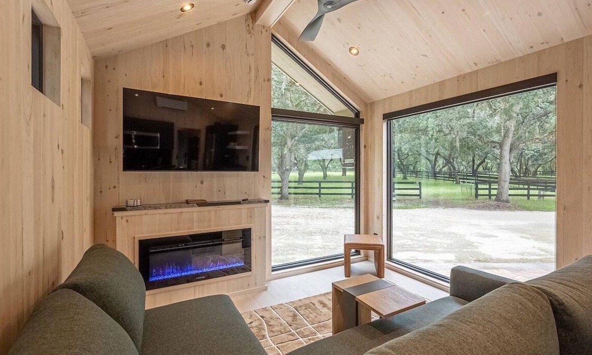 Bronson Resort | Deluxe One-Bedroom Resort Cabin
