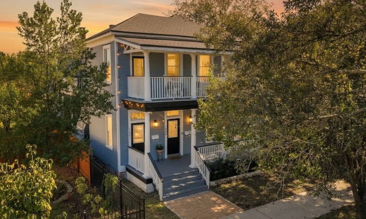 Springfield House | Designer 2BR | Historic Charm + Walk to Fun