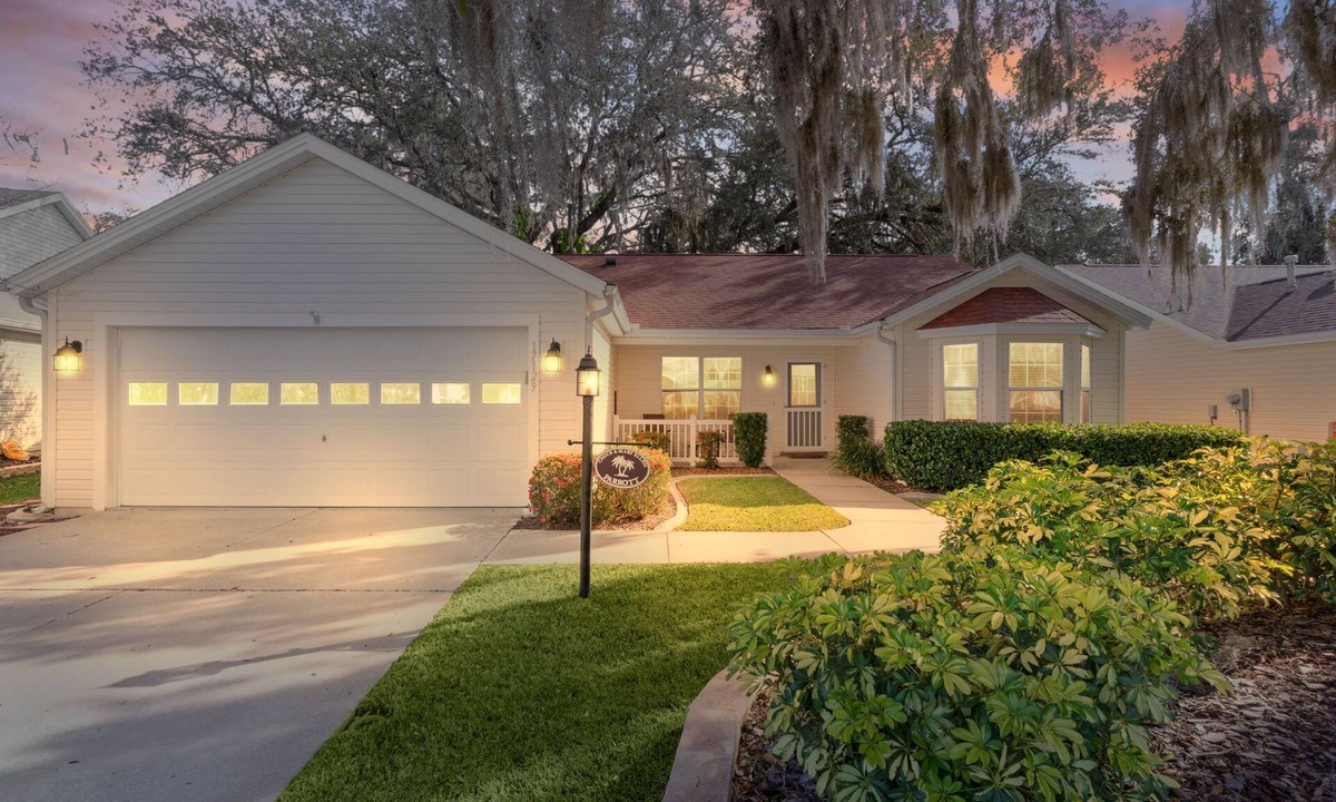 Woodbury House | Designer 3B/2B in the Village of Woodbury
