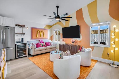 Sunrise House | Designer Stylish Villa by Sawgrass with Hot Tub and Arcade Games