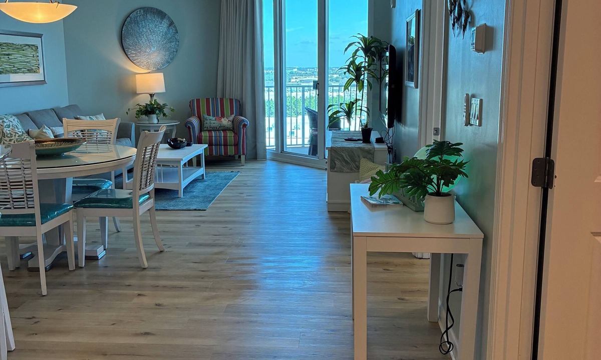 Destin Resort | Destin Beach 2 bed 2 bath, heated pool, hot tub, Gulf view, top floor