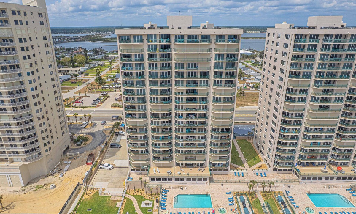 Daytona Beach Shores Condo | Direct Ocean Front Luxury Condo , DiMucci Twin Tower . 2 Bedrooms/2 Bathrooms.
