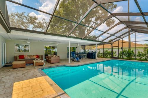 Spring Hill House | Disney Day Trips! Lakefront Home w/Heated Pool