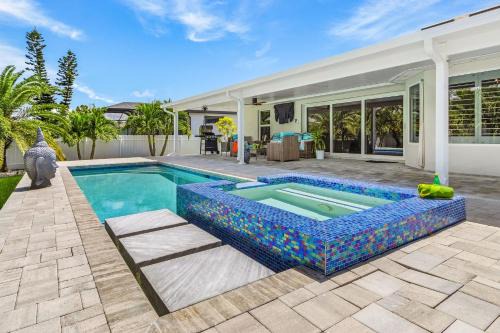 Pelican House | Dive into Fun & Green Bliss at Nature Retreat - Villa Tree of Life