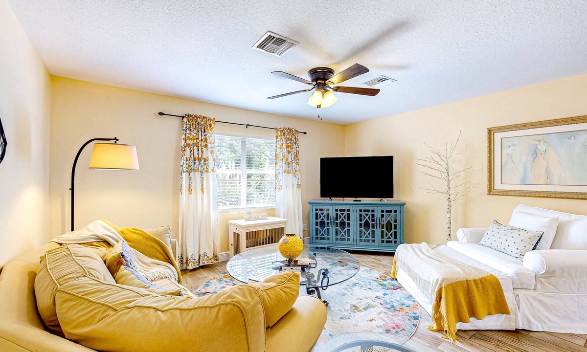 Vero Beach House | Dog-friendly home on a corner lot with renovated interior & private W/D