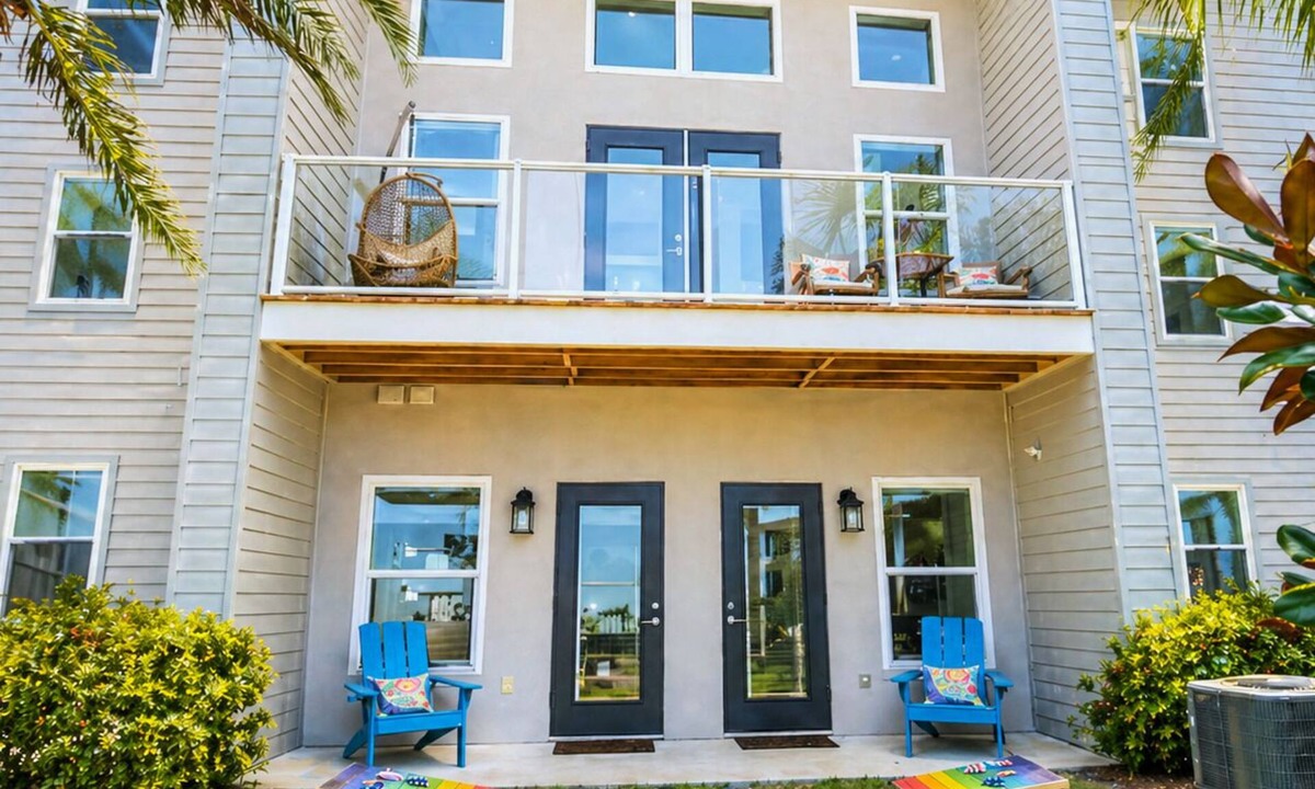 Fort Walton Beach House | Dog-Friendly Coastal Getaway Walk to Beach!