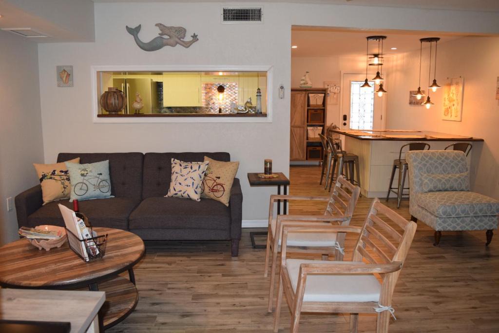 Bayview House | Dolphin Cottage Beach