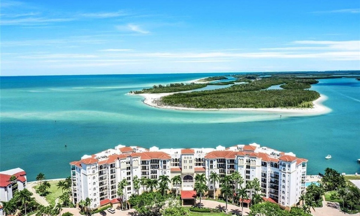 Isles of Capri Condo | Dolphin Paradise on the Isles of Capri FL near Marco Island and Naples