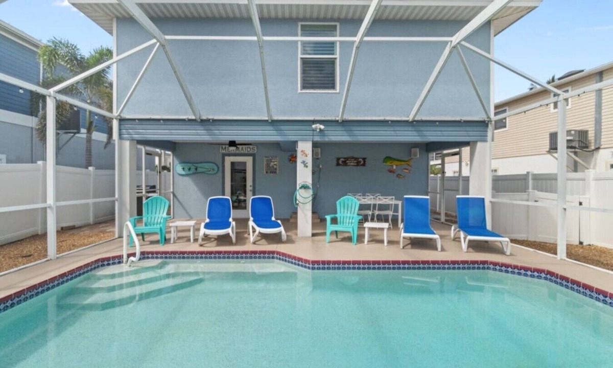 Mid Island House | Dolphin Run | Heated Pool, 3-Min Walk to Beach!