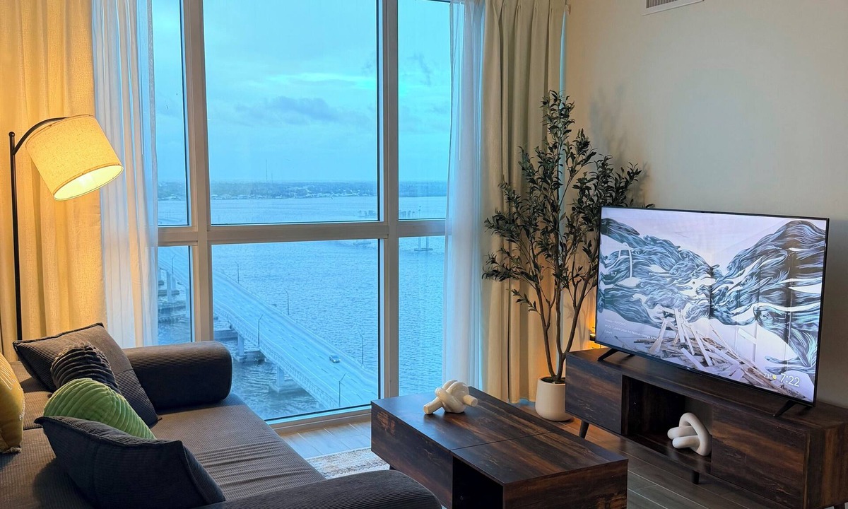 Woodford Park Apartment | Downtown Fort Myers + Riverfront Escape + Pool