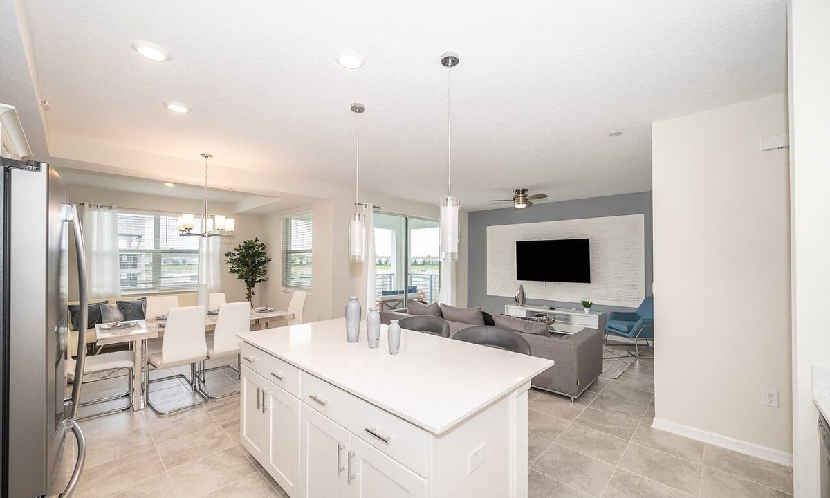 Historic Downtown Kissimmee Apartment | (DR206) Storey Lake Condo 2/2, Free Waterpark
