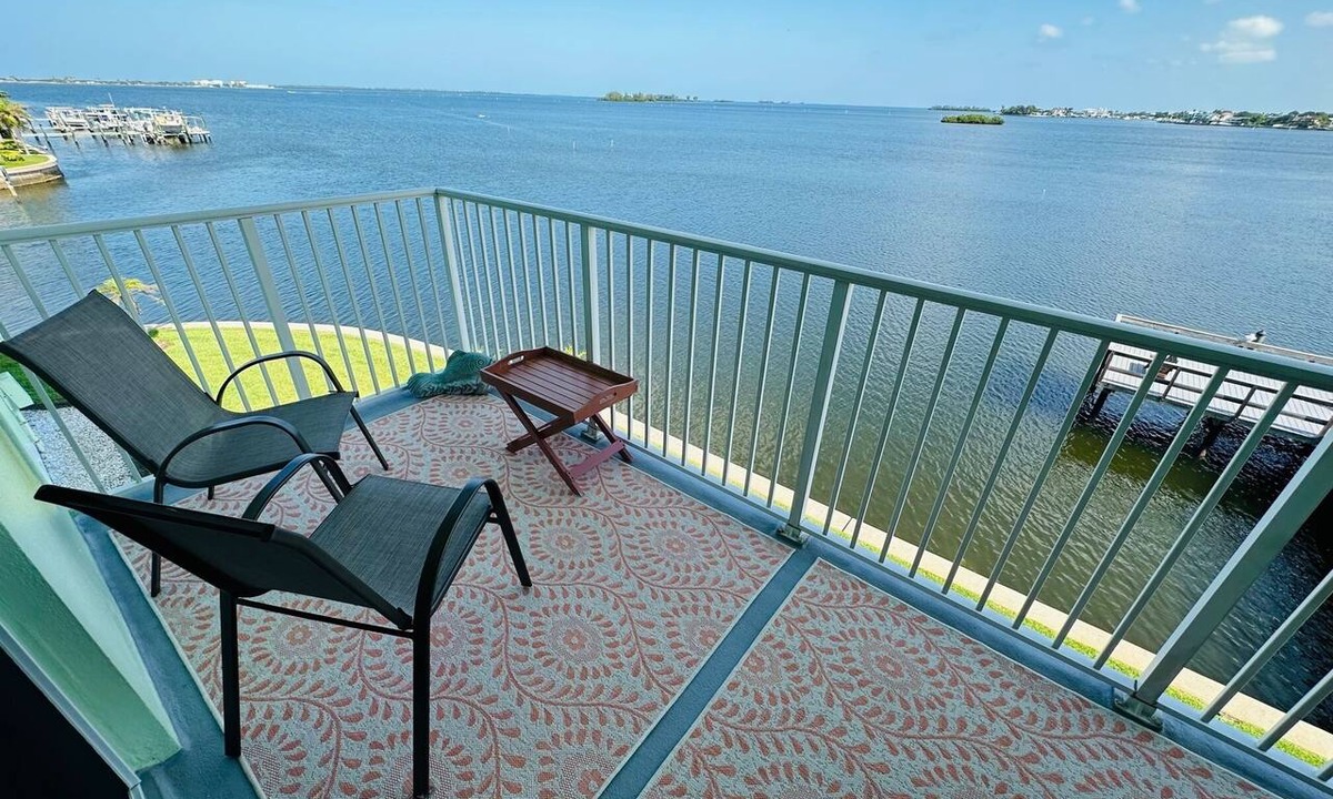 Dunedin Condo | Dunedin Causeway Honeymoon Caladesi Island 1/1 Pool 316