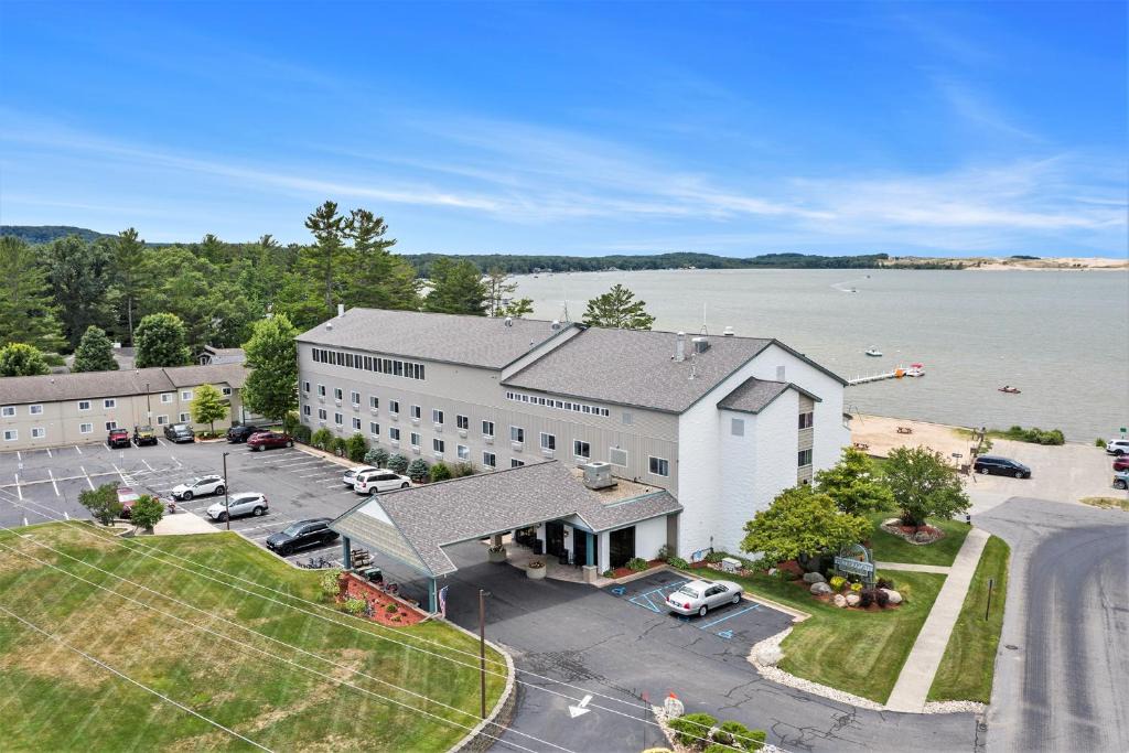 Silver Lake Hotel | Dunes Waterfront Resort