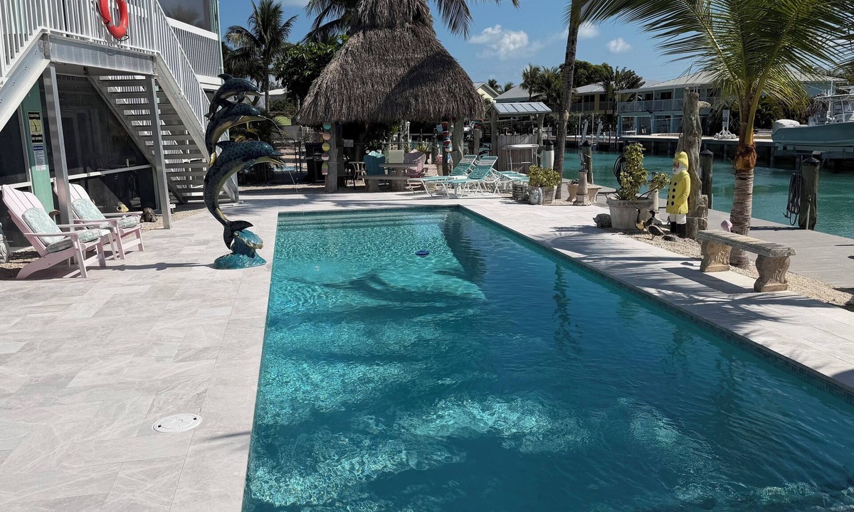 Marathon Villa | DUPLEX IN DUCK KEY 3/2 W/90' Private Dock, Trailer Storage included