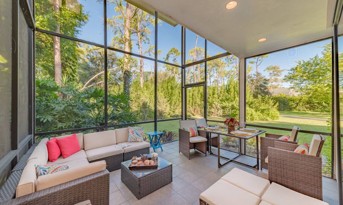 Naples House | Eagles Nest: Private Retreat/Jacuzzi/Beach 5 Miles